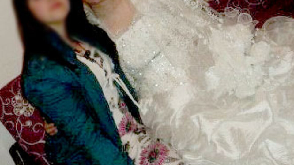 Eşini boğarak öldürdü