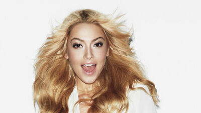 Hadise'ye bir de bu açıdan bakın!