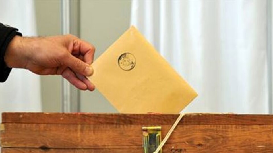 İtalya'yı şoka sokan seçim!