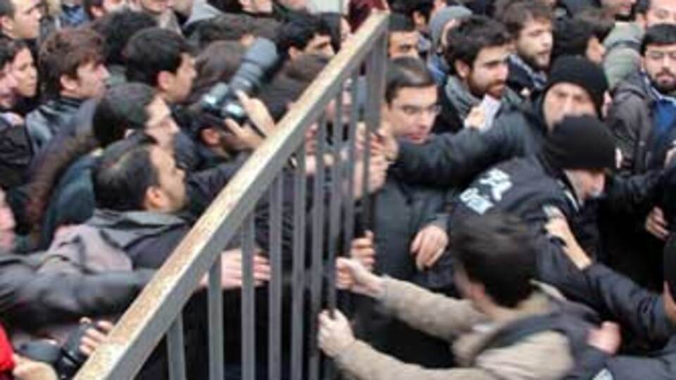 İstanbul Üniversitesi karıştı