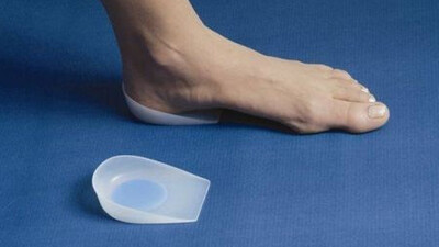 Düz tabanlı ayakkabı giyenler dikkat!