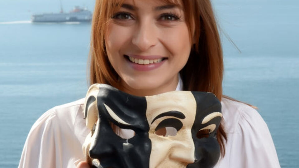 'Ünlü oyuncularımız kendi gibi olamıyor'