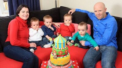 İngiliz dördüzler 1 yaşında!