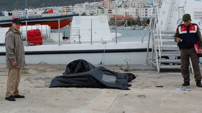 Mersin'de otomobil denize düştü: 4 ölü