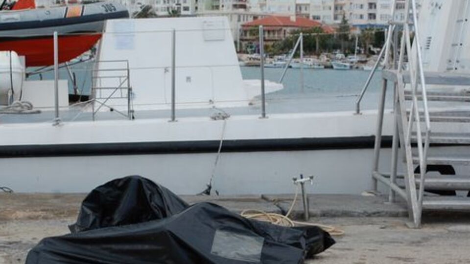 Mersin'de otomobil denize düştü: 4 ölü