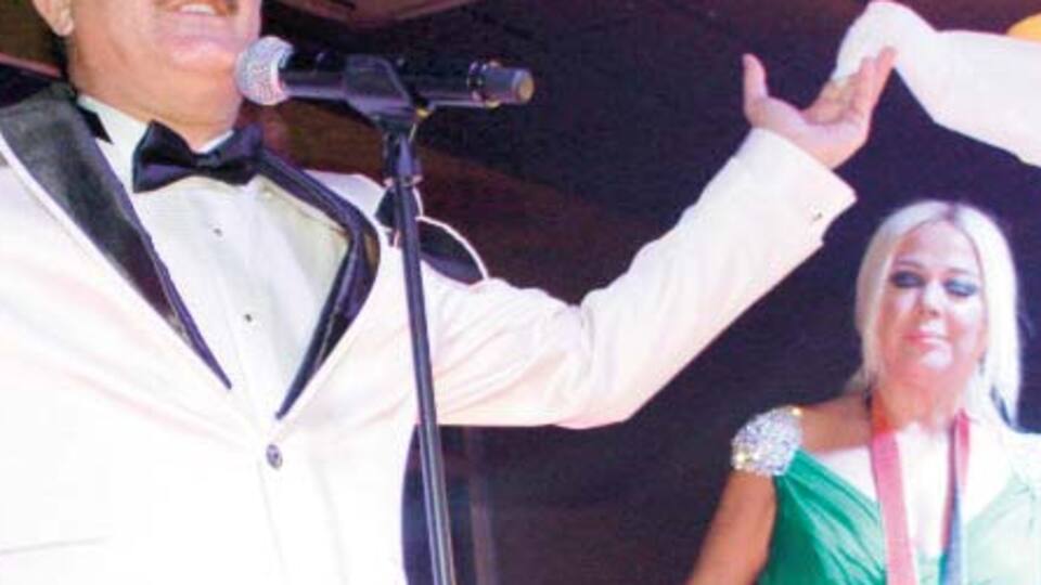 Safiye çaldı, Faik göbek attı