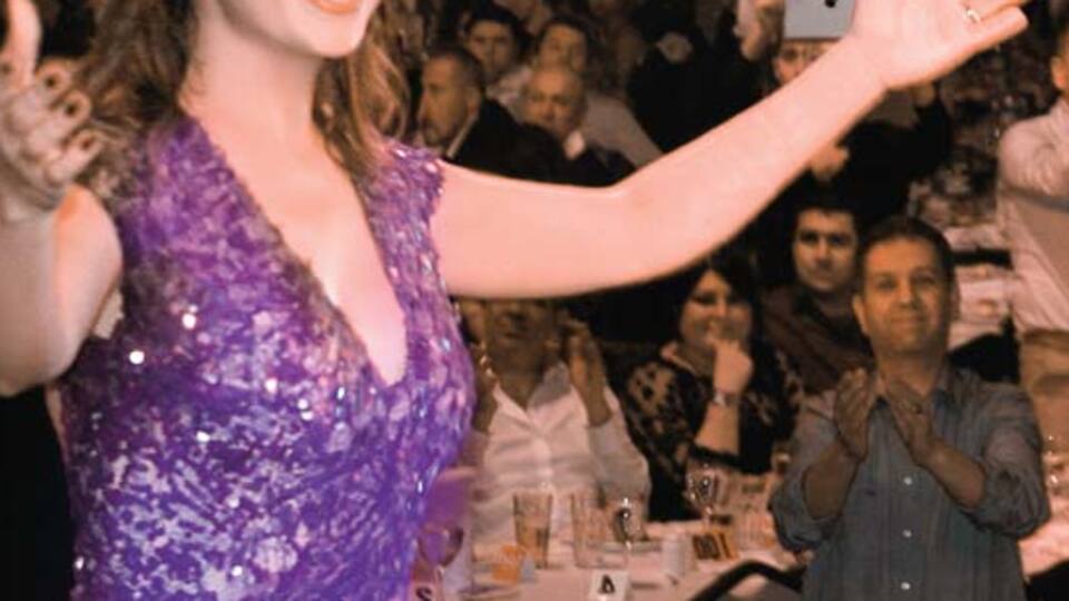 Gözyaşlarını tutamadı