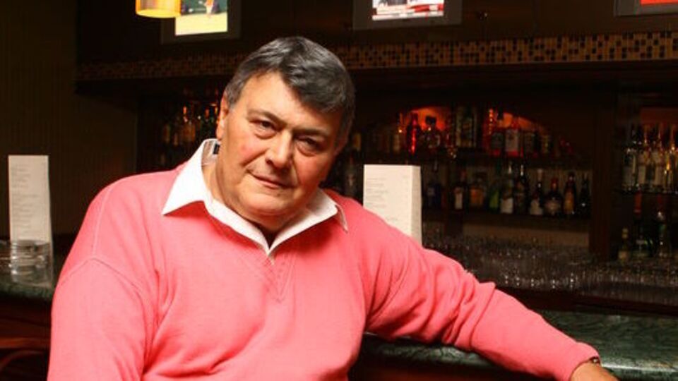 Ferdi Özbeğen'in piyanosu hastaneye gitti