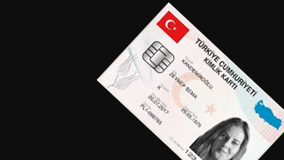 Kimlikler değişecek!