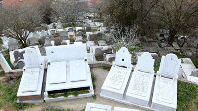 Tarihi mezarlığın üzerine gecekondu yapıyorlar!