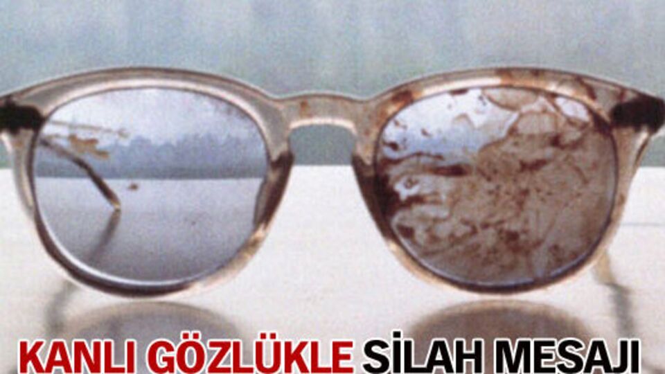 Kanlı gözlükle silah mesajı