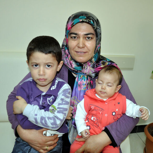 Oğlunun ikizini 4 yıl sonra doğurdu!