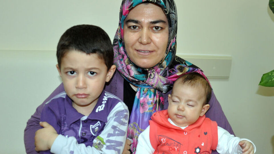 Oğlunun ikizini 4 yıl sonra doğurdu!