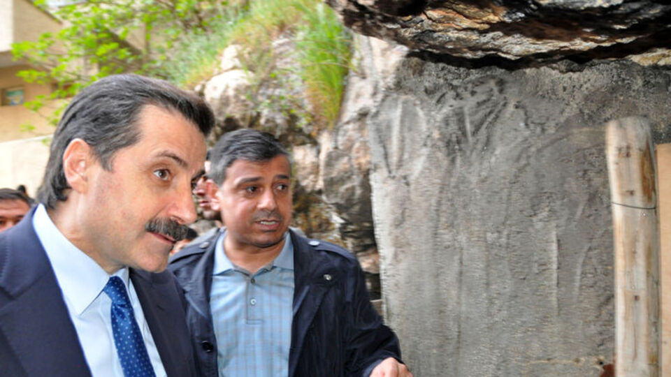 Tatlıses'in doğduğu mağaraya ziyaret