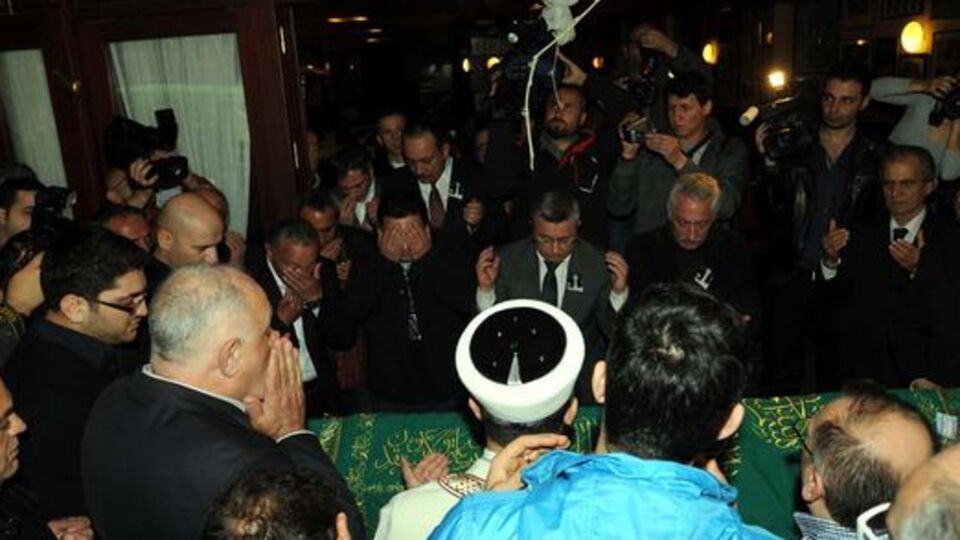 Meyhane önünde helallik