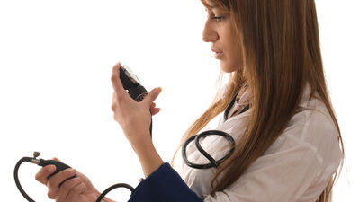 Bilekten tansiyon ölçmek yanlış mı?