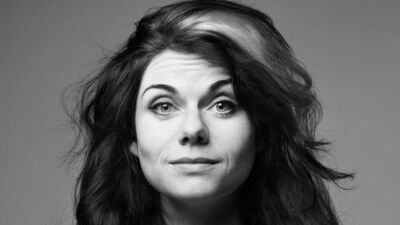 Caitlin Moran: Savaşın ve sevişin!
