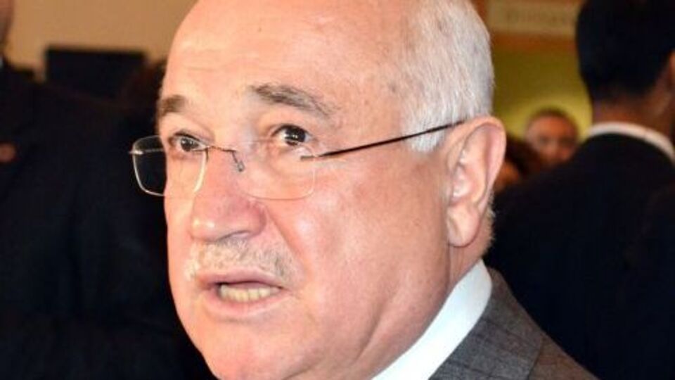 Çiçek, İzzetbegoviç'in kabrini ziyaret etti