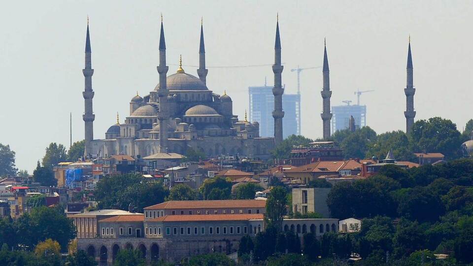 Siluet bozan kuleler neden yıkılamadı?