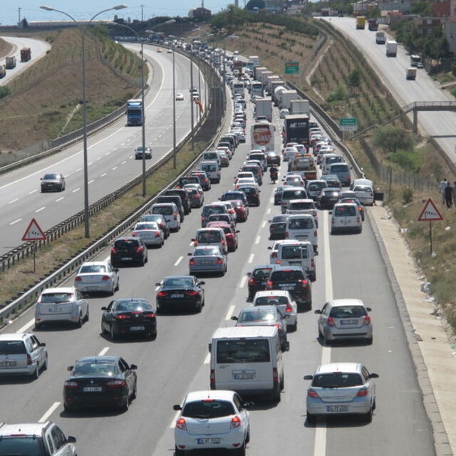 Vekile trafik üstünlüğü olur mu?