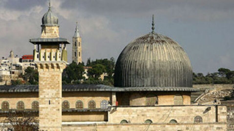 "İsrail ateşle oynuyor"