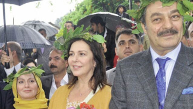 Akil İnsanlar taç taktı