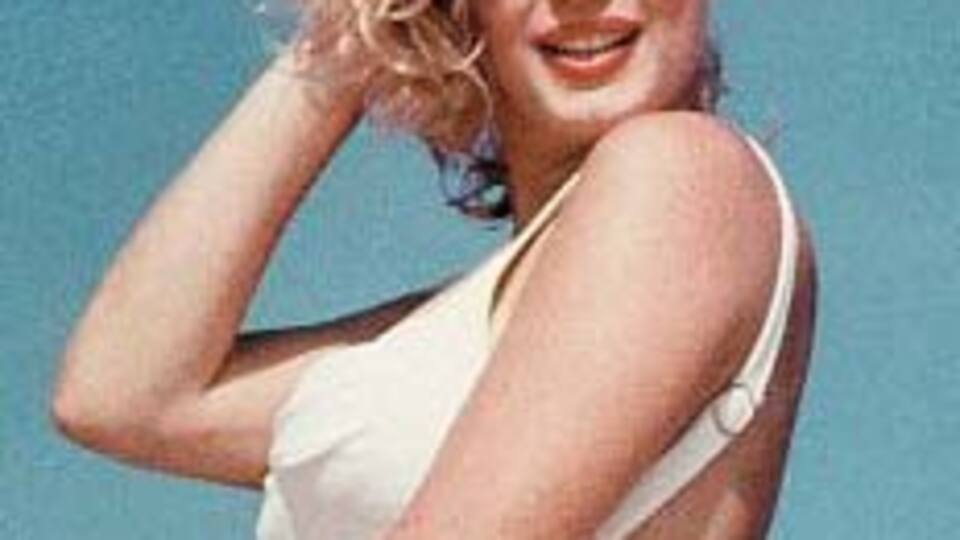 Erkekler hâlâ onun kalçalarını beğeniyor!