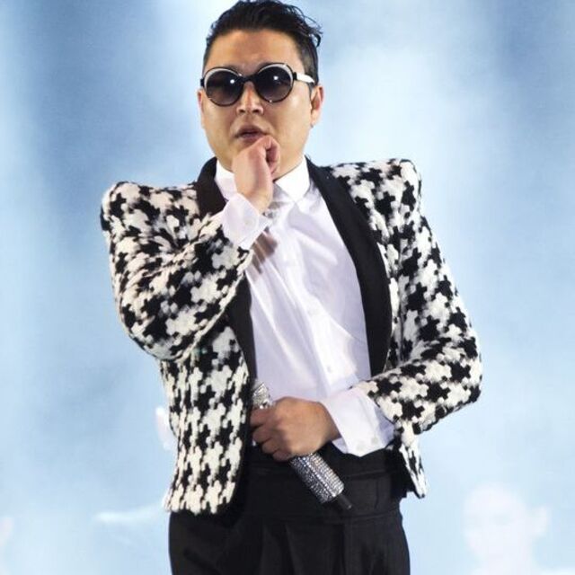 Psy yine rekora koşuyor
