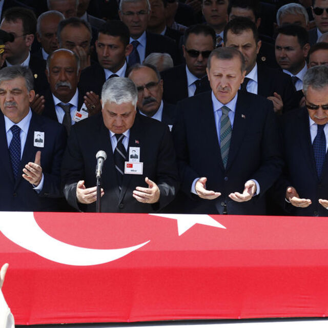 Org. Özel'in babası için cenaze töreni