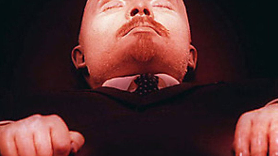 'Lenin gömülsün!'