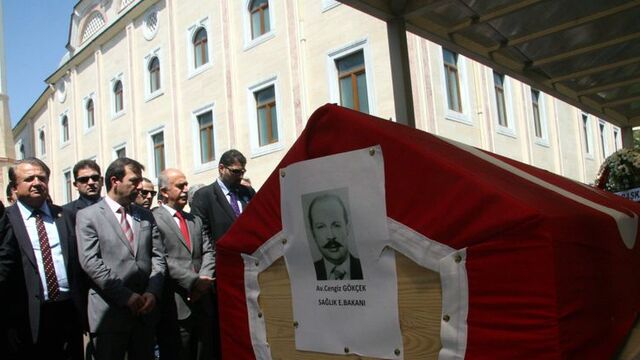 Eski bakan son yolculuğuna uğurlandı