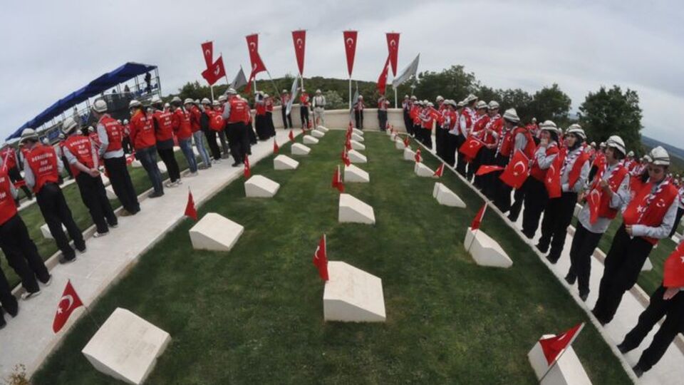 Anzak Koyu'nda 'Şafak Ayini'