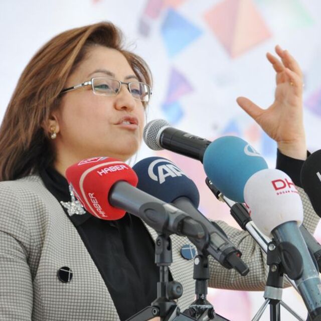 "O yürek yok Özrü başkasına diletti"