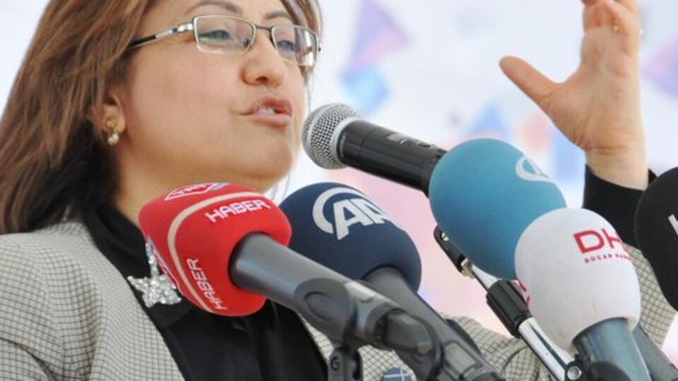 "O yürek yok Özrü başkasına diletti"