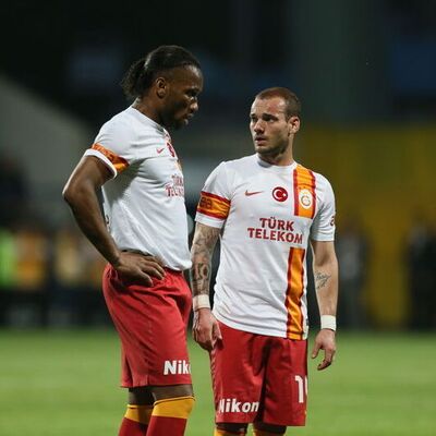 Drogba ve Sneijder zirvede