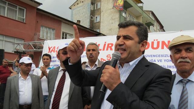 "Bayrağı ancak biz koruyabiliriz"
