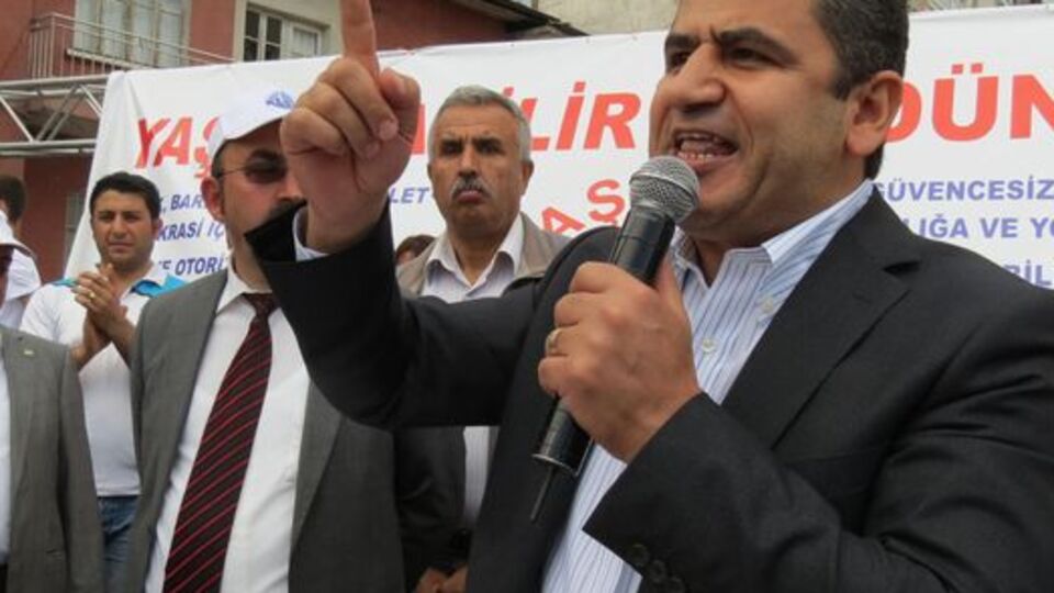 "Bayrağı ancak biz koruyabiliriz"