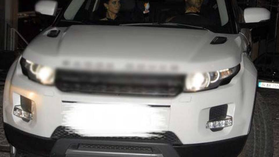 Buse yine eğlencede!