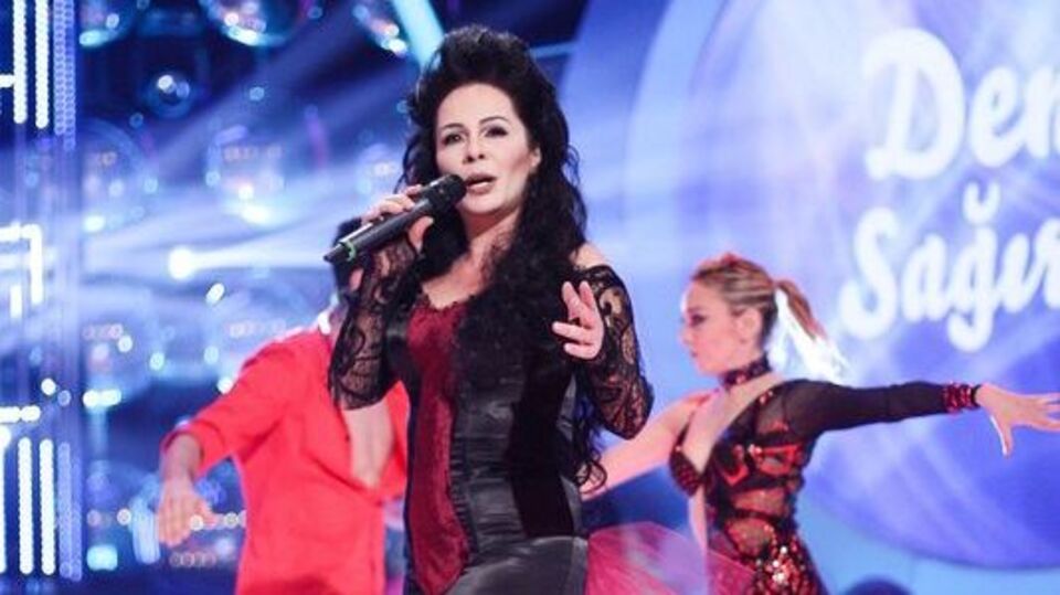 Sağıroğlu'ndan Cher performansı