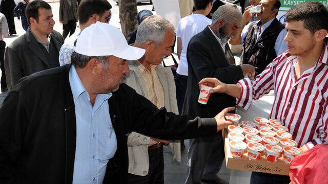 Yeşilay'dan 'milli içki ayran' servisi