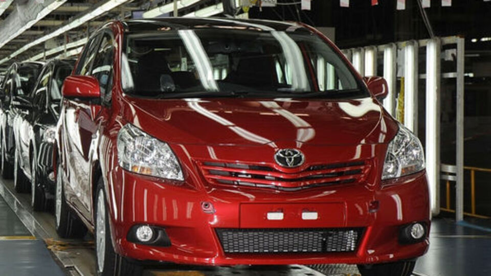 Toyota'dan üretime 8 gün ara!