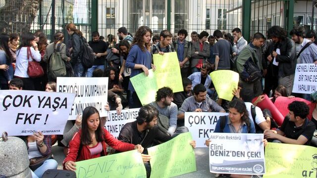 Üniversitede 'Deniz Gezmiş heykeli' eylemi