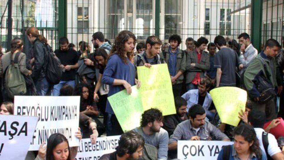 Üniversitede 'Deniz Gezmiş heykeli' eylemi
