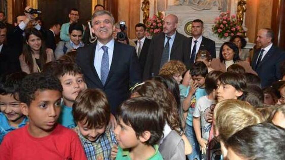 Gül'e Portekiz'de Türkçe sürprizi