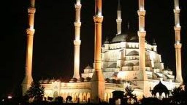 Ateist göçmenler ezana karşı çıktılar