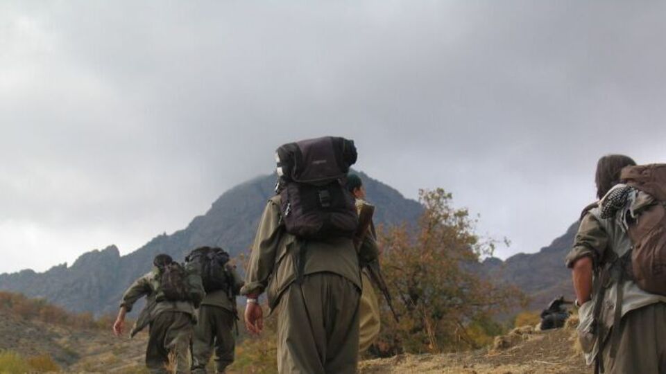 PKK, ağır silahları gizli yerlere gömerek çekiliyor