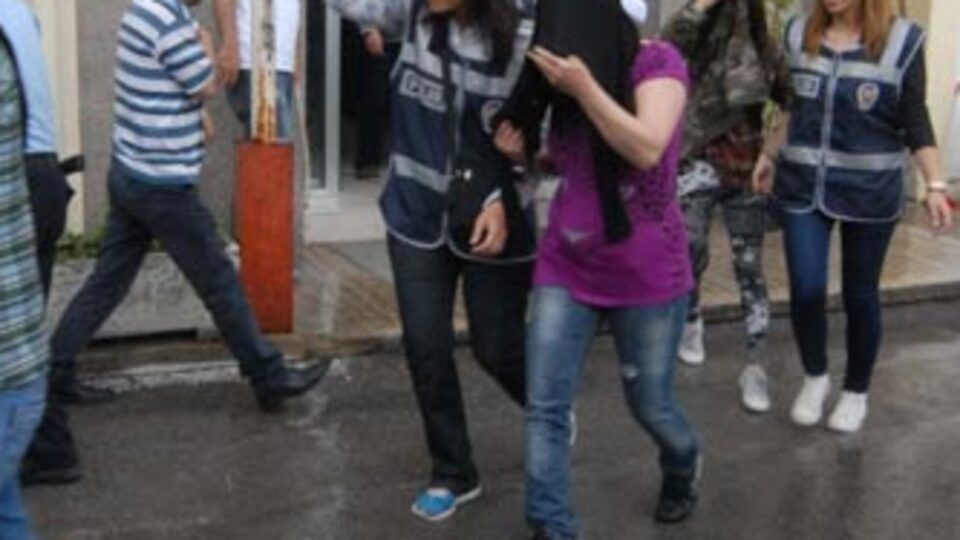 Anne ve kızına fuhuş tuzağı