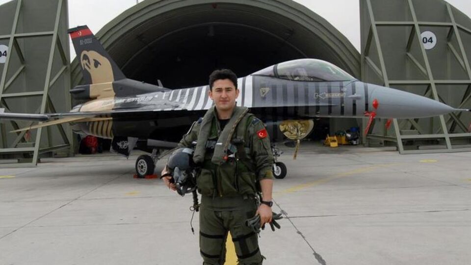 Şehit pilot son yolculuğuna uğurlandı
