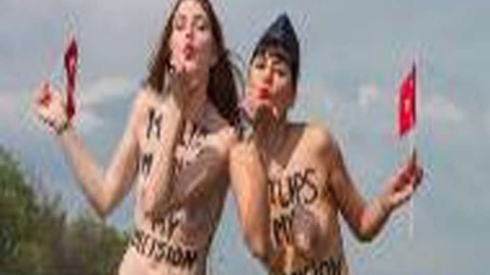 FEMEN'den hosteslere destek