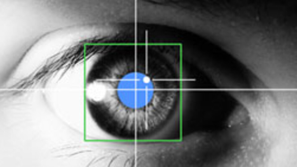 Gözde ışık çakması hastalık belirtisi!